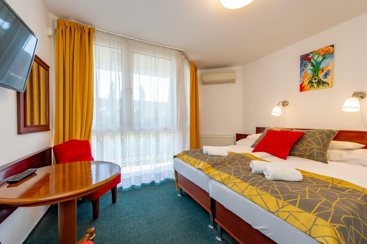 My Lake Hotel Zamárdi エクステリア 写真