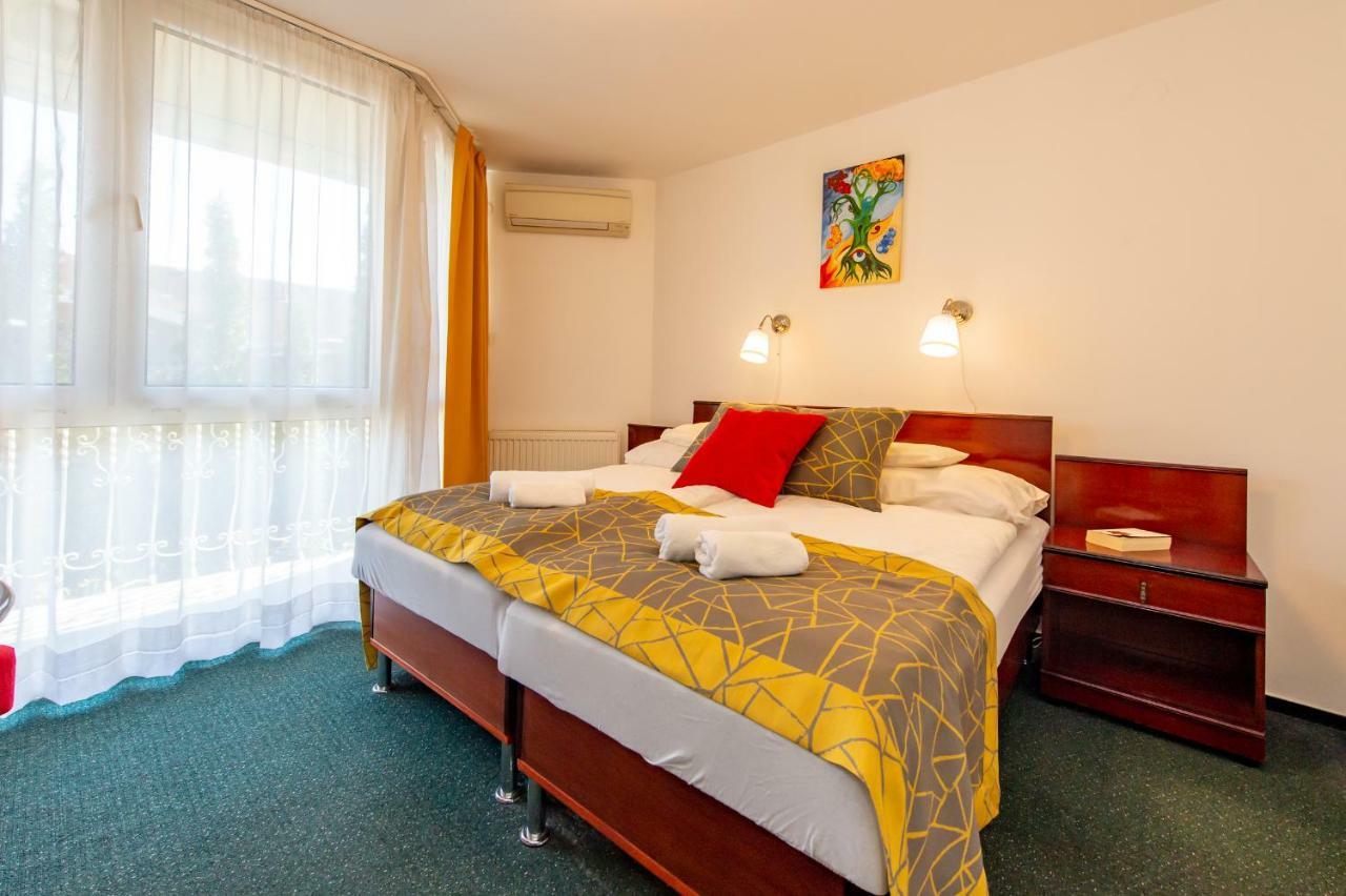 My Lake Hotel Zamárdi エクステリア 写真