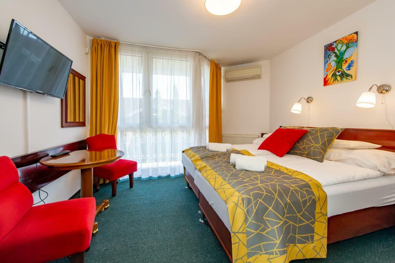 My Lake Hotel Zamárdi エクステリア 写真