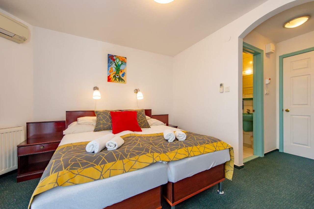 My Lake Hotel Zamárdi エクステリア 写真