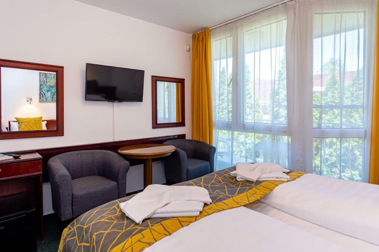 My Lake Hotel Zamárdi エクステリア 写真