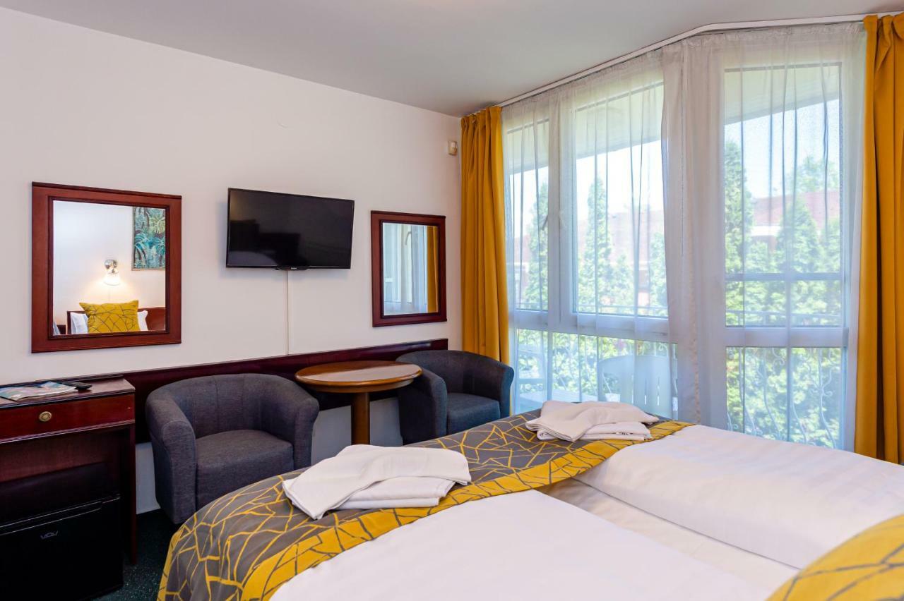 My Lake Hotel Zamárdi エクステリア 写真