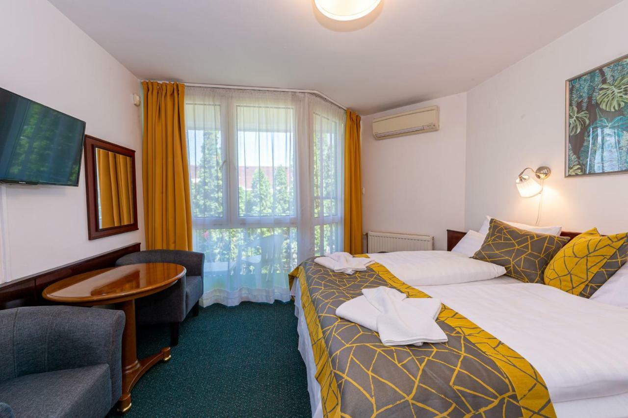 My Lake Hotel Zamárdi エクステリア 写真
